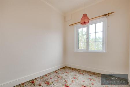 4 bedroom Semi-detached house for sale in Pollards Hill North, London