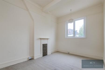 4 bedroom Semi-detached house for sale in Pollards Hill North, London