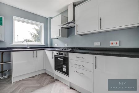 2 bedroom Apartment for sale in Coombe Road, Croydon