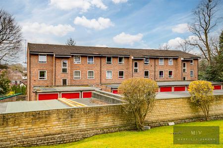 2 bedroom Apartment for sale in Coombe Road, Croydon