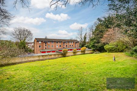 2 bedroom Apartment for sale in Coombe Road, Croydon