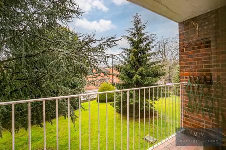 2 bedroom Apartment for sale in Coombe Road, Croydon