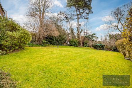2 bedroom Apartment for sale in Coombe Road, Croydon