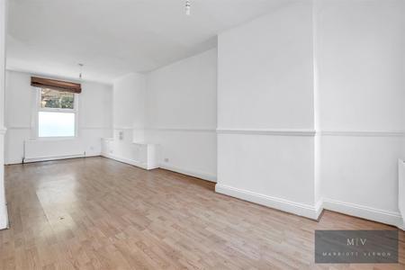 2 bedroom End of terrace house for sale in Sheldon Street, Croydon