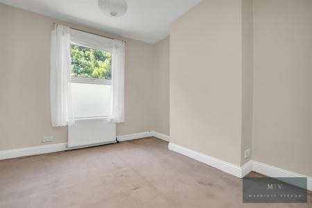 2 bedroom End of terrace house for sale in Sheldon Street, Croydon