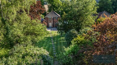 3 bedroom Detached house for sale in Gravel Hill, Croydon