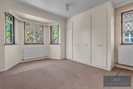 3 bedroom Detached house for sale in Gravel Hill, Croydon