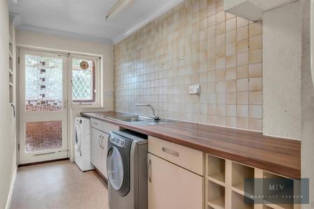 3 bedroom Detached house for sale in Gravel Hill, Croydon