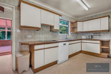 3 bedroom Detached house for sale in Gravel Hill, Croydon