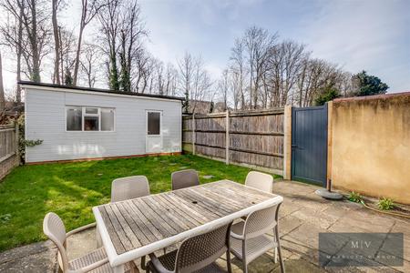 3 bedroom End of terrace house for sale in Bute Gardens, Wallington