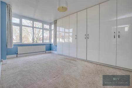 3 bedroom End of terrace house for sale in Bute Gardens, Wallington
