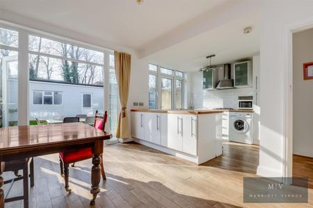 3 bedroom End of terrace house for sale in Bute Gardens, Wallington