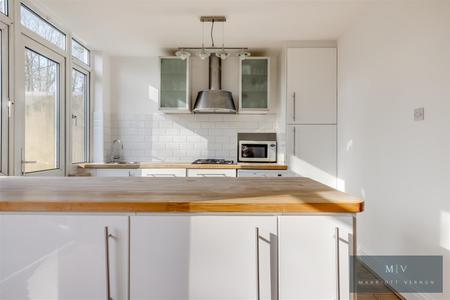 3 bedroom End of terrace house for sale in Bute Gardens, Wallington