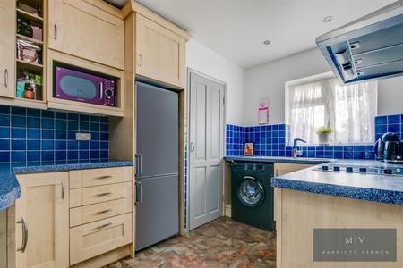 2 bedroom Flat for sale in Milton Road, Caterham