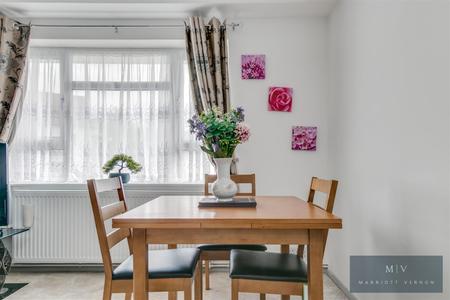 2 bedroom Flat for sale in Milton Road, Caterham