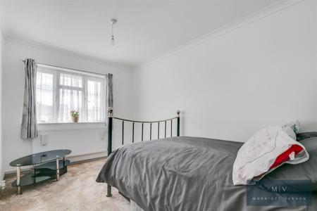 2 bedroom Flat for sale in Milton Road, Caterham