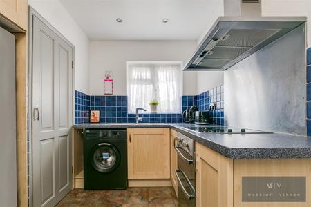 2 bedroom Flat for sale in Milton Road, Caterham
