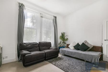 1 bedroom Flat for sale in Birdhurst Rise, South Croydon