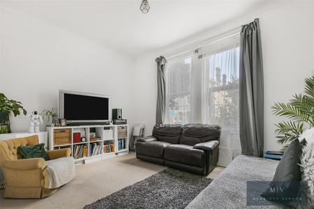 1 bedroom Flat for sale in Birdhurst Rise, South Croydon