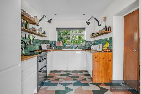 3 bedroom End of terrace house for sale in Park Hill Rise, Croydon