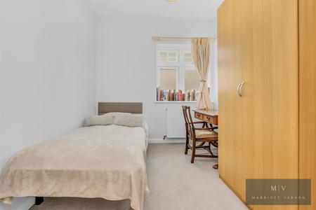 2 bedroom Flat for sale in Normanton Road, South Croydon