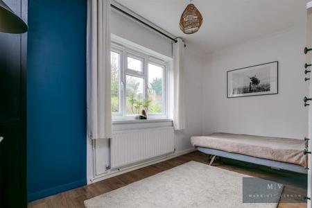 2 bedroom Flat for sale in Lower Barn Road, Purley