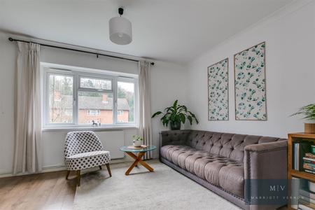 2 bedroom Flat for sale in Lower Barn Road, Purley