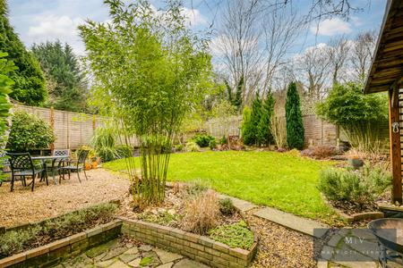 2 bedroom Flat for sale in Lower Barn Road, Purley
