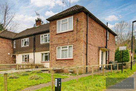 2 bedroom Flat for sale in Lower Barn Road, Purley
