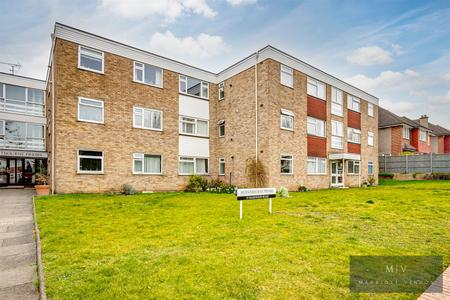 2 bedroom Flat for sale in Harewood Road, South Croydon