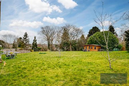 2 bedroom Flat for sale in Harewood Road, South Croydon