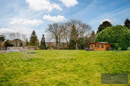 2 bedroom Flat for sale in Harewood Road, South Croydon