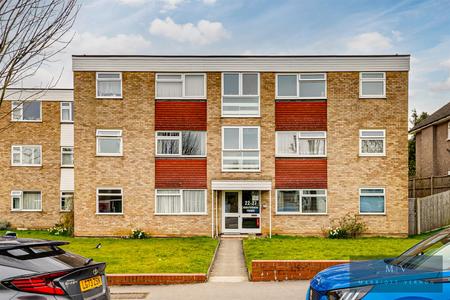 2 bedroom Flat for sale in Harewood Road, South Croydon