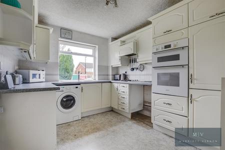2 bedroom Flat for sale in Harewood Road, South Croydon