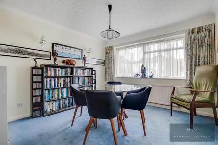 2 bedroom Flat for sale in Harewood Road, South Croydon