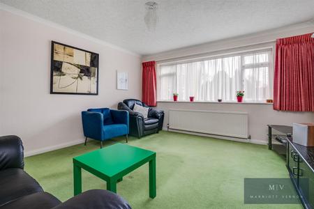 2 bedroom Flat for sale in Harewood Road, South Croydon