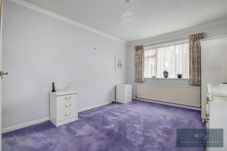 2 bedroom Flat for sale in Harewood Road, South Croydon