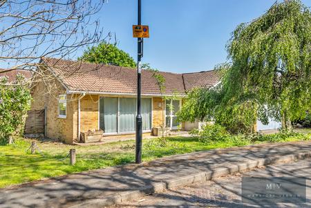 3 bedroom Detached house for sale in Harriet Gardens, Croydon