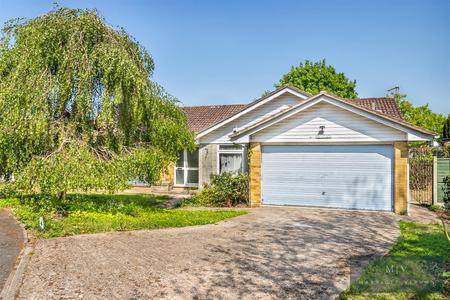 3 bedroom Detached house for sale in Harriet Gardens, Croydon