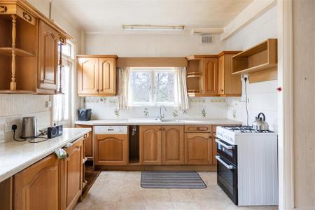5 bedroom Detached house for sale in Shirley Hills Road, Croydon