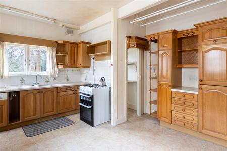 5 bedroom Detached house for sale in Shirley Hills Road, Croydon