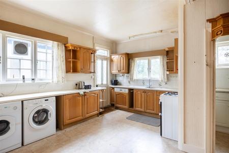 5 bedroom Detached house for sale in Shirley Hills Road, Croydon