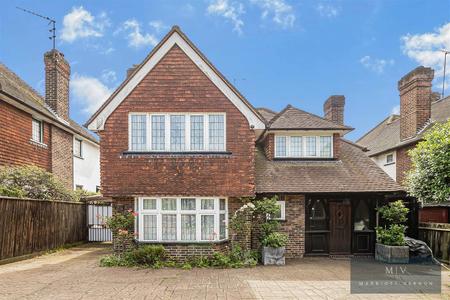 4 bedroom Detached house for sale in Park Hill Road, Croydon