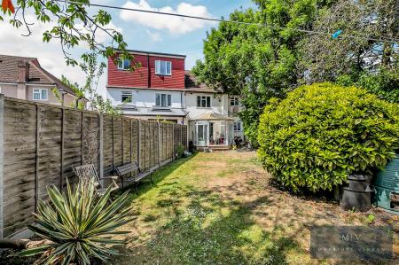 3 bedroom Semi-detached house for sale in Violet Lane, Croydon