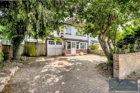 3 bedroom Semi-detached house for sale in Violet Lane, Croydon
