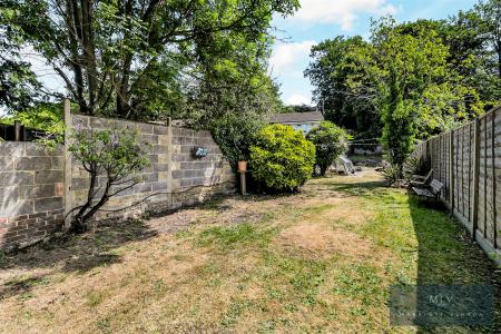 3 bedroom Semi-detached house for sale in Violet Lane, Croydon