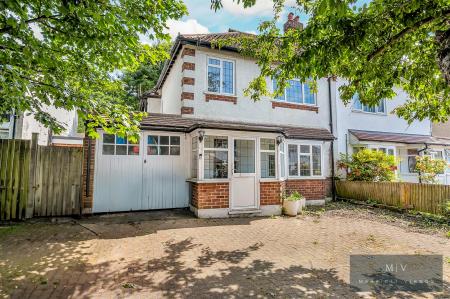 3 bedroom Semi-detached house for sale in Violet Lane, Croydon