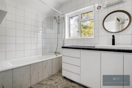 3 bedroom Semi-detached house for sale in Violet Lane, Croydon