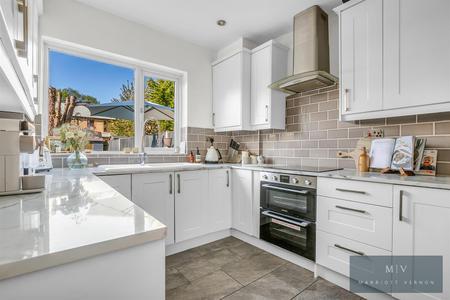2 bedroom Terraced House for sale in Lower Road, Kenley