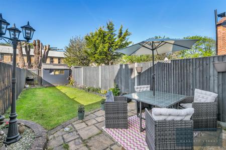 2 bedroom Terraced House for sale in Lower Road, Kenley